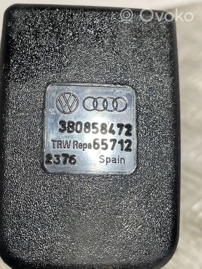 Volkswagen PASSAT B5 Klamra przedniego pasa bezpieczeństwa 3B0858472