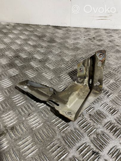 Volkswagen Golf IV Supporto di montaggio del parafango 1J0821135