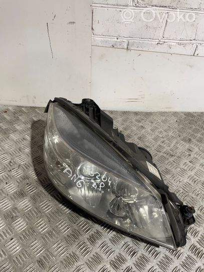 Mercedes-Benz C W204 Lampa przednia A2049065403