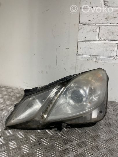 Mercedes-Benz E C207 W207 Lampa przednia A2078203161