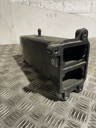 Audi A8 S8 D4 4H Staffa del pannello di supporto del radiatore 4H0805130B