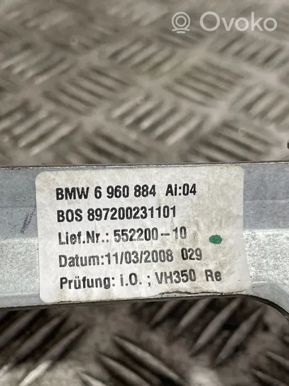 BMW 5 E60 E61 Tavarahyllyn kannen kannatin 6960884