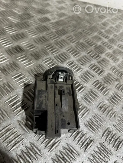 Volkswagen PASSAT B6 Ignition lock 3C0905843T