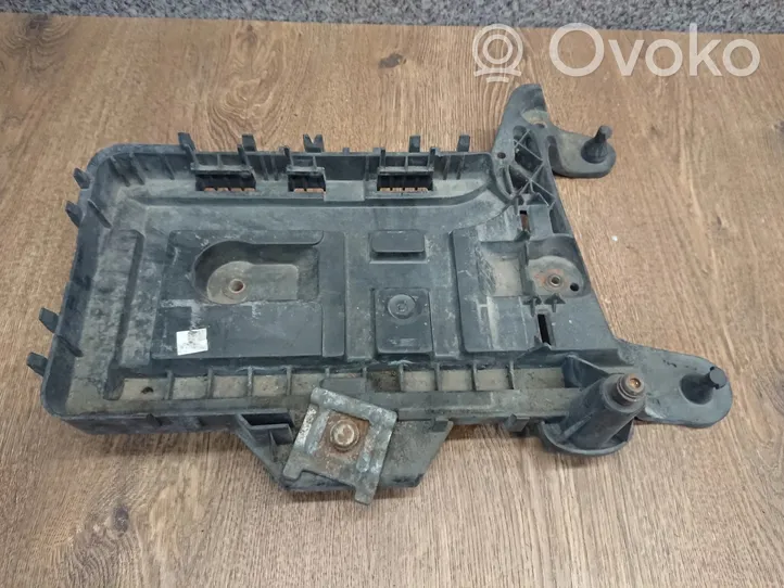 Volkswagen Golf VI Support boîte de batterie 