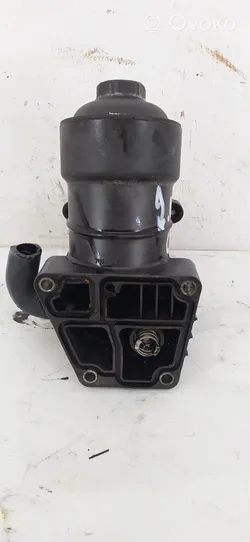 Volkswagen PASSAT B7 Engine oil radiator 