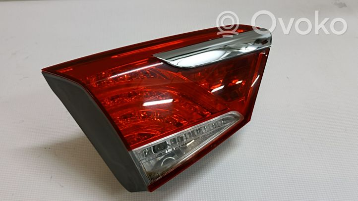 Hyundai i40 Lampy tylnej klapy bagażnika 924033Z0