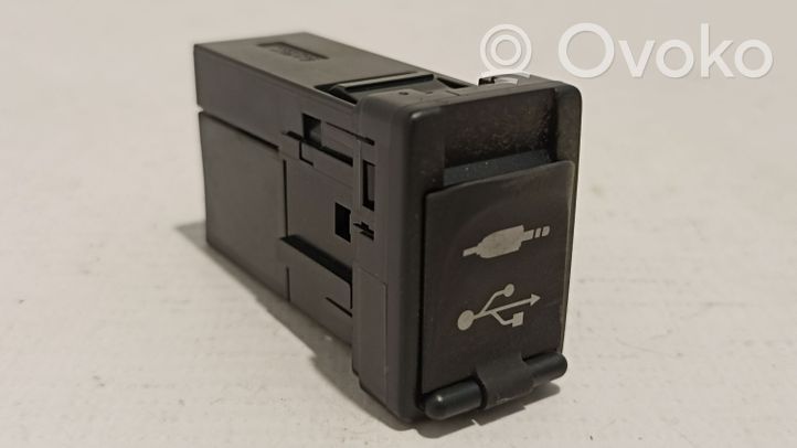 Toyota C-HR Connecteur/prise USB 86190F4010