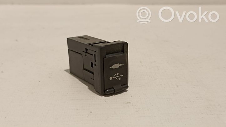 Toyota C-HR Connecteur/prise USB 86190F4010