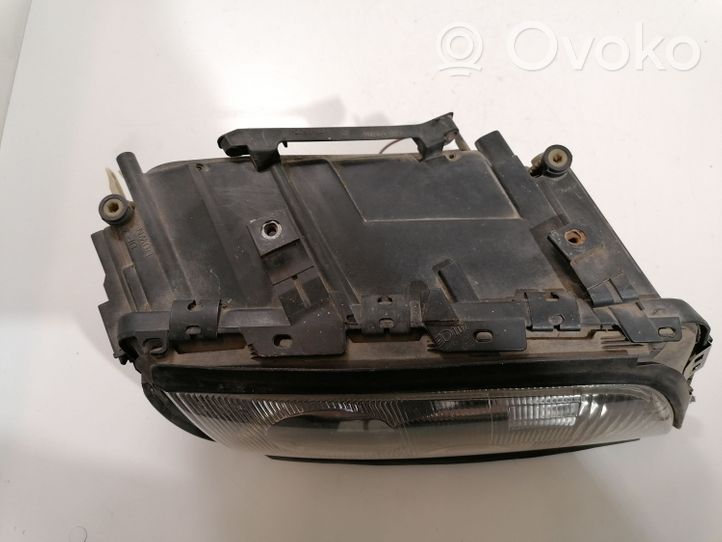 Audi A8 S8 D2 4D Lampa przednia 0301047274