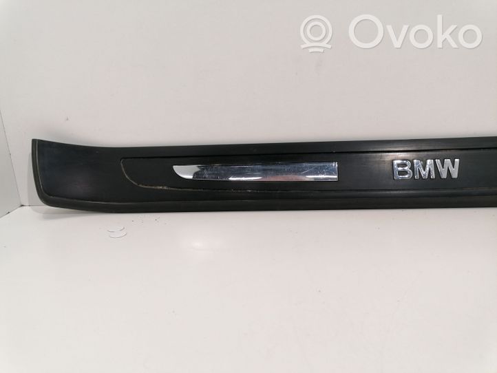 BMW 7 E65 E66 Priekinio slenksčio apdaila (išorinė) 8223552