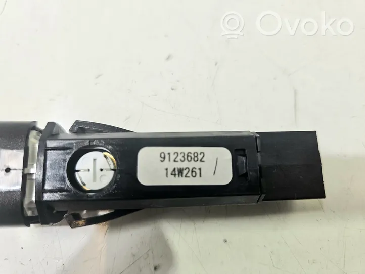 Volvo V40 Hazard light switch 9123682