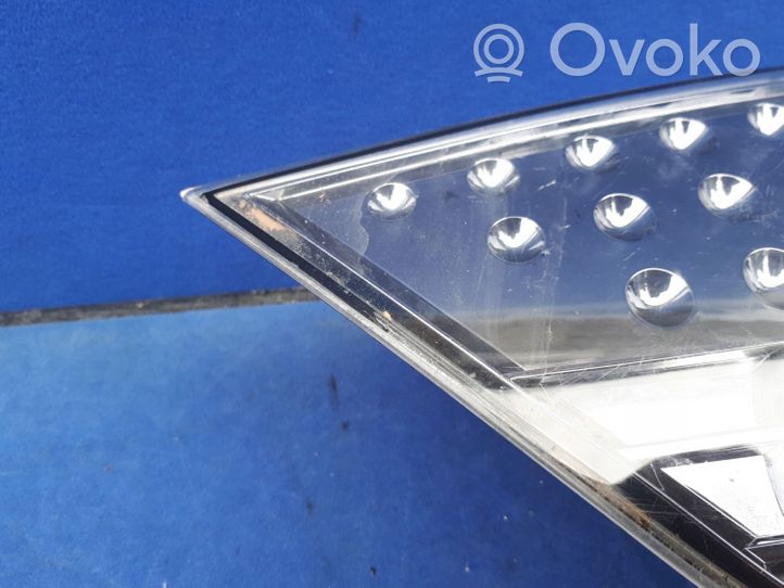 Mitsubishi Outlander Lampy tylnej klapy bagażnika 1146356R