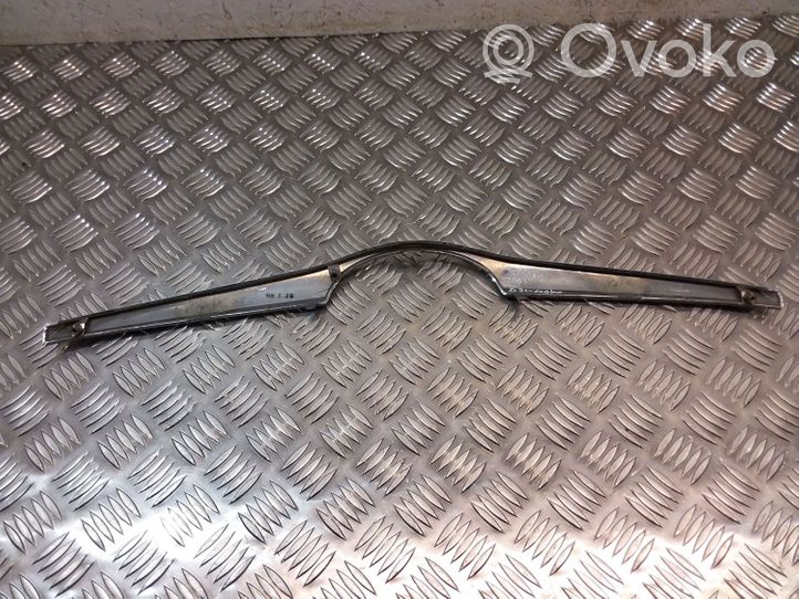 Subaru Legacy Grille calandre supérieure de pare-chocs avant 91123AG110