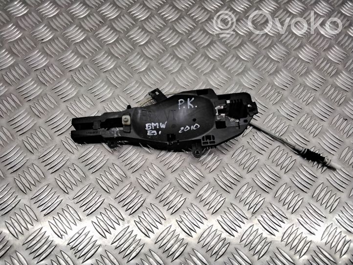 BMW 3 E90 E91 Laikiklis/ kronšteinas išorinės priekinės atidarymo rankenos 