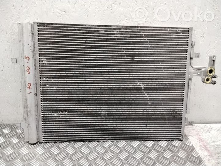 Volvo V70 Jäähdyttimen lauhdutin (A/C) 