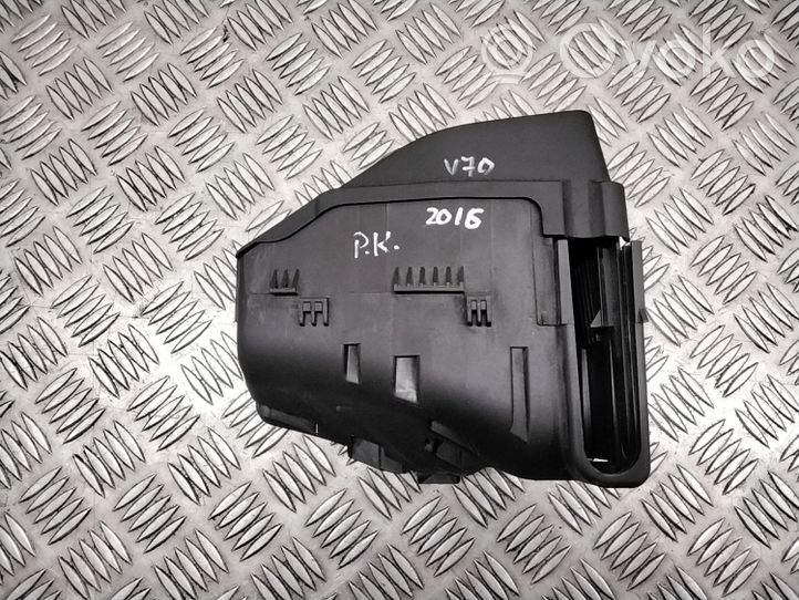 Volvo V70 Fuse box cover 30644652