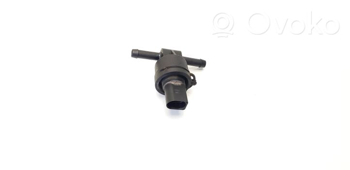 Volkswagen PASSAT B5.5 Degvielas temperatūras sensors 038906081B