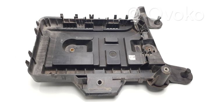 Volkswagen Caddy Boîte de batterie 1K0915333H