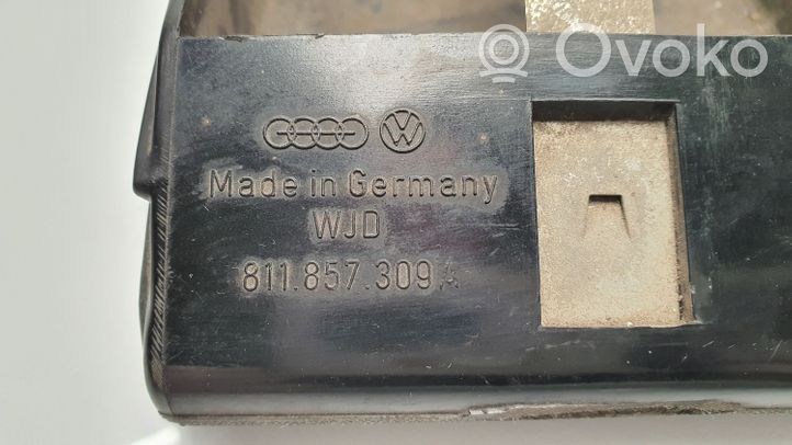 Audi 80 90 B2 Peleninė panelėje 811857309A