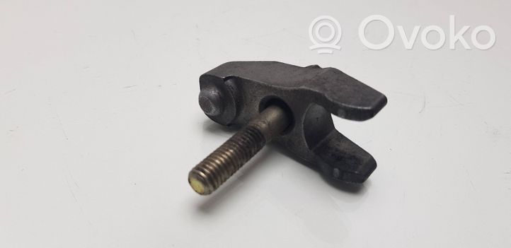 Audi A4 S4 B5 8D Support de pince d'injecteur de carburant 