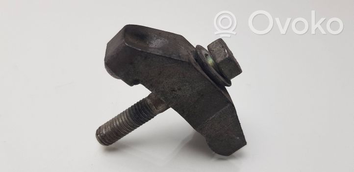 Audi A4 S4 B5 8D Support de pince d'injecteur de carburant 