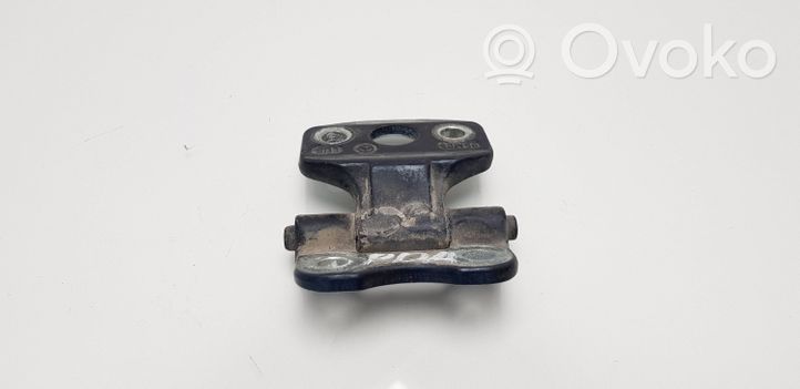 Mercedes-Benz C W202 Front door lower hinge 95M05