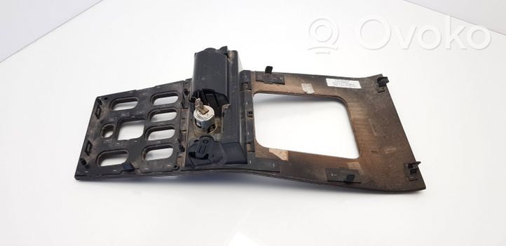 Mercedes-Benz ML W163 Rivestimento in plastica cornice della leva del cambio A1636800836