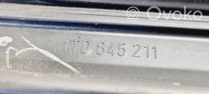 Volkswagen Touran II Vetro del deflettore posteriore 1T0845211