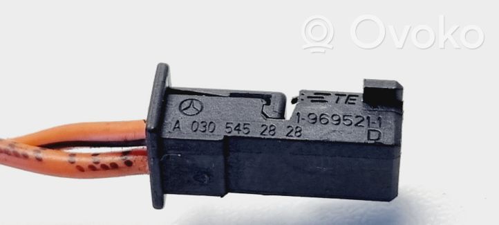Mercedes-Benz SLC R172 Inna wiązka przewodów / kabli A0305452828