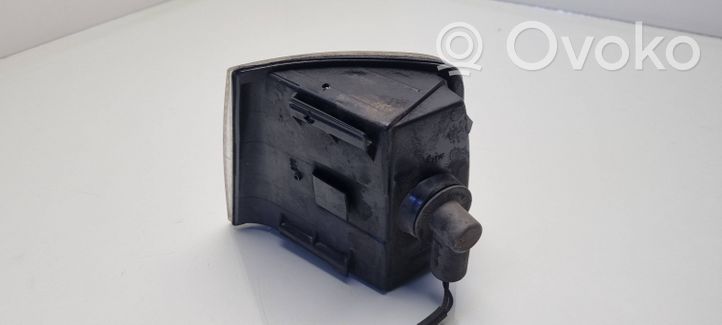 Volkswagen PASSAT B3 Indicatore di direzione anteriore 357953050A