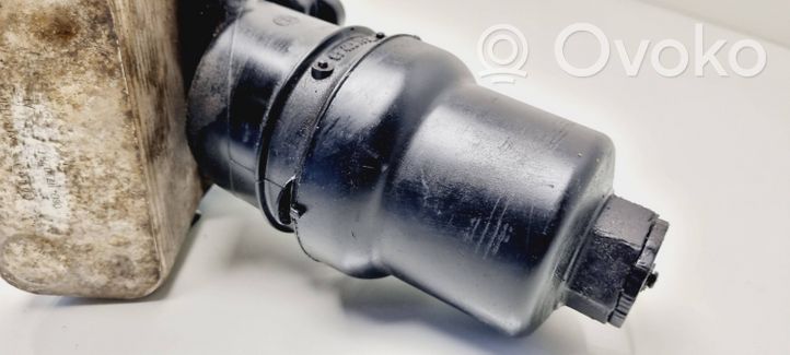 Audi A4 S4 B7 8E 8H Halterung Ölfilter / Ölkühler 06D117021C