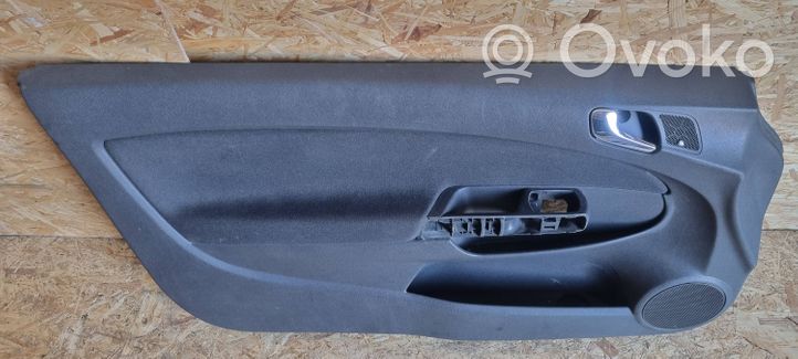 Opel Corsa D Rivestimento del pannello della portiera anteriore 13232890