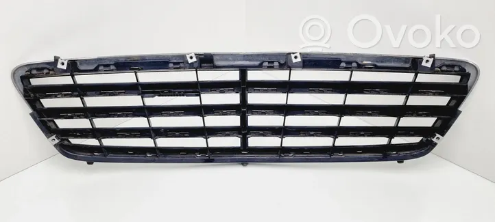 Mercedes-Benz C W203 Grille calandre supérieure de pare-chocs avant A2038800223