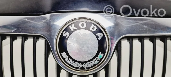 Skoda Octavia Mk1 (1U) Grille calandre supérieure de pare-chocs avant 1U0853651E