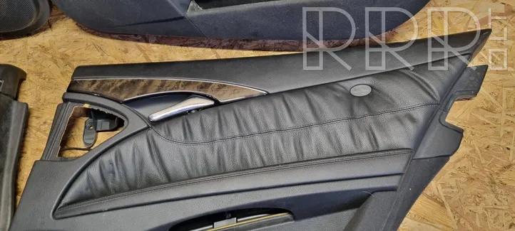 Mercedes-Benz E W211 Garnitures, kit cartes de siège intérieur avec porte A2117201971