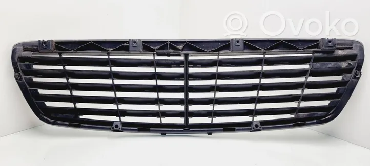 Mercedes-Benz E W211 Griglia anteriore A2118800583