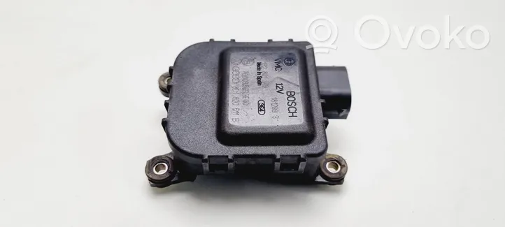 Volkswagen PASSAT B5 Motor/activador trampilla de calefacción 8D1820511B