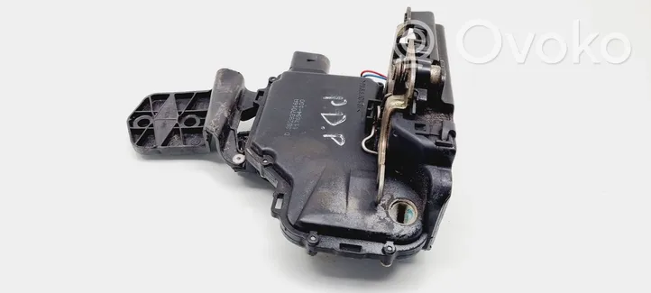 Volkswagen PASSAT B5 Front door lock 3B2837016A