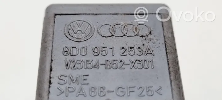 Volkswagen PASSAT B5 Inna wiązka przewodów / kabli 8D0951253A