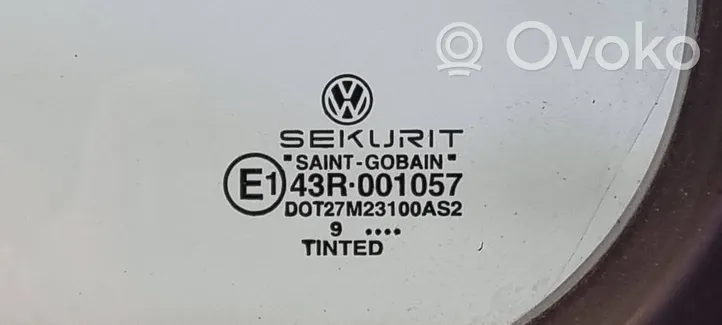 Volkswagen Golf IV Vetro del deflettore posteriore 43R001057