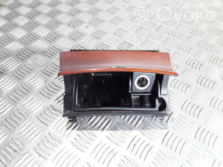 Mercedes-Benz E W211 Auton tuhkakuppi A2118100430