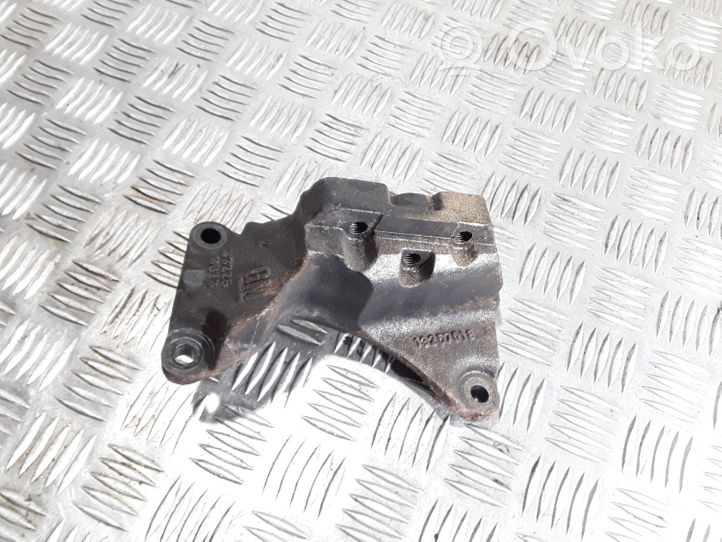 Opel Zafira B Engine mount bracket 13257618