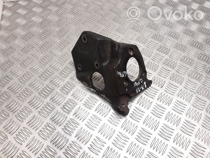 Volkswagen II LT Soporte de la bomba de combustible 074130147C