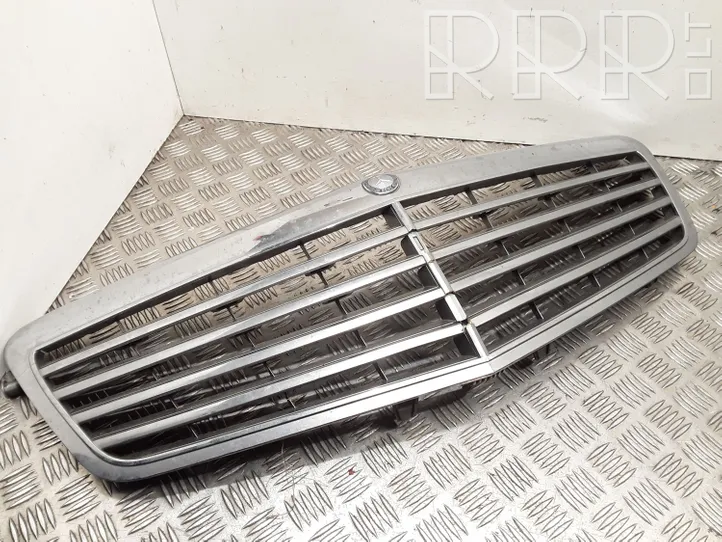 Mercedes-Benz E W212 Maskownica / Grill / Atrapa górna chłodnicy A2128800983