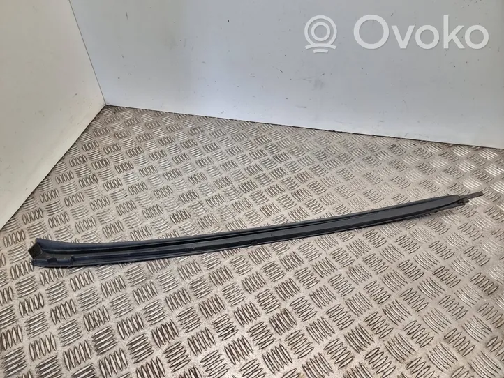 Opel Astra J Front door glass trim molding 13280302