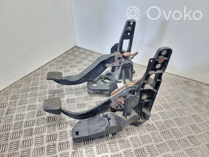 Opel Astra J Pedal assembly 13252175