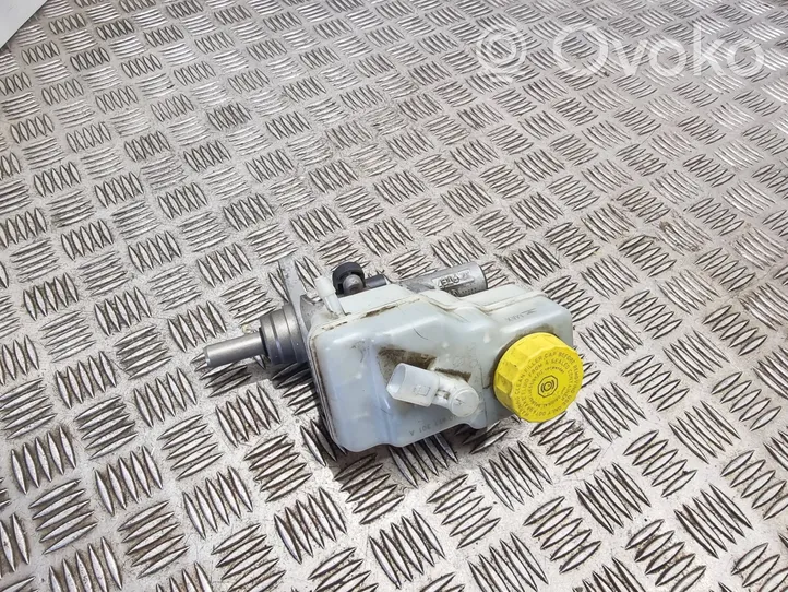 Audi A1 Główny cylinder hamulca 6r0611301