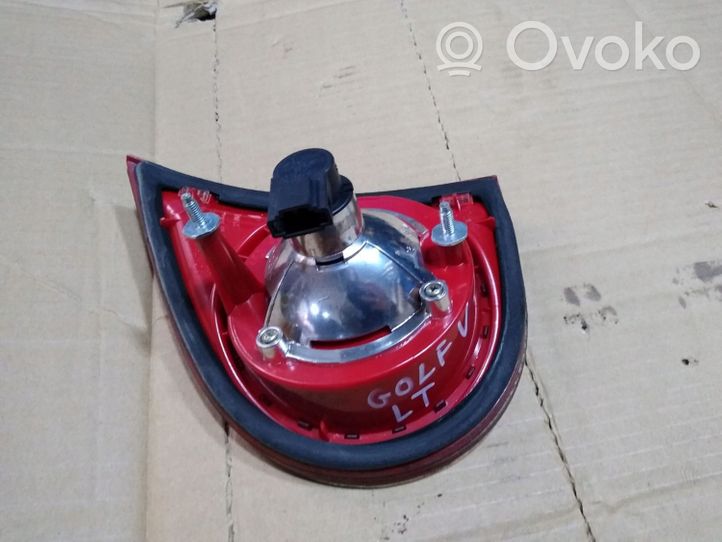 Volkswagen Golf V Lampa tylna 1K6945093E