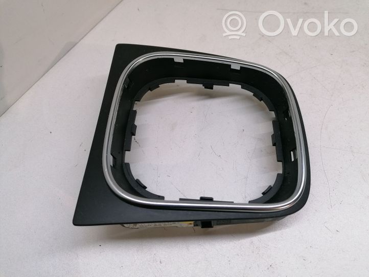 Volkswagen Golf V Rivestimento in plastica cornice della leva del cambio 1K0711113