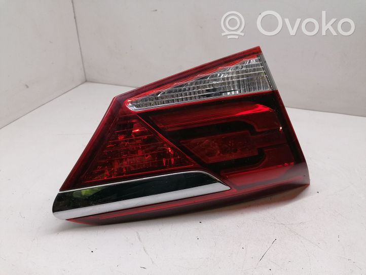 Toyota Auris E180 Lampy tylnej klapy bagażnika 924033Z5